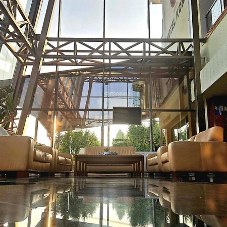 Koenig Hotel ナジカニジャ エクステリア 写真