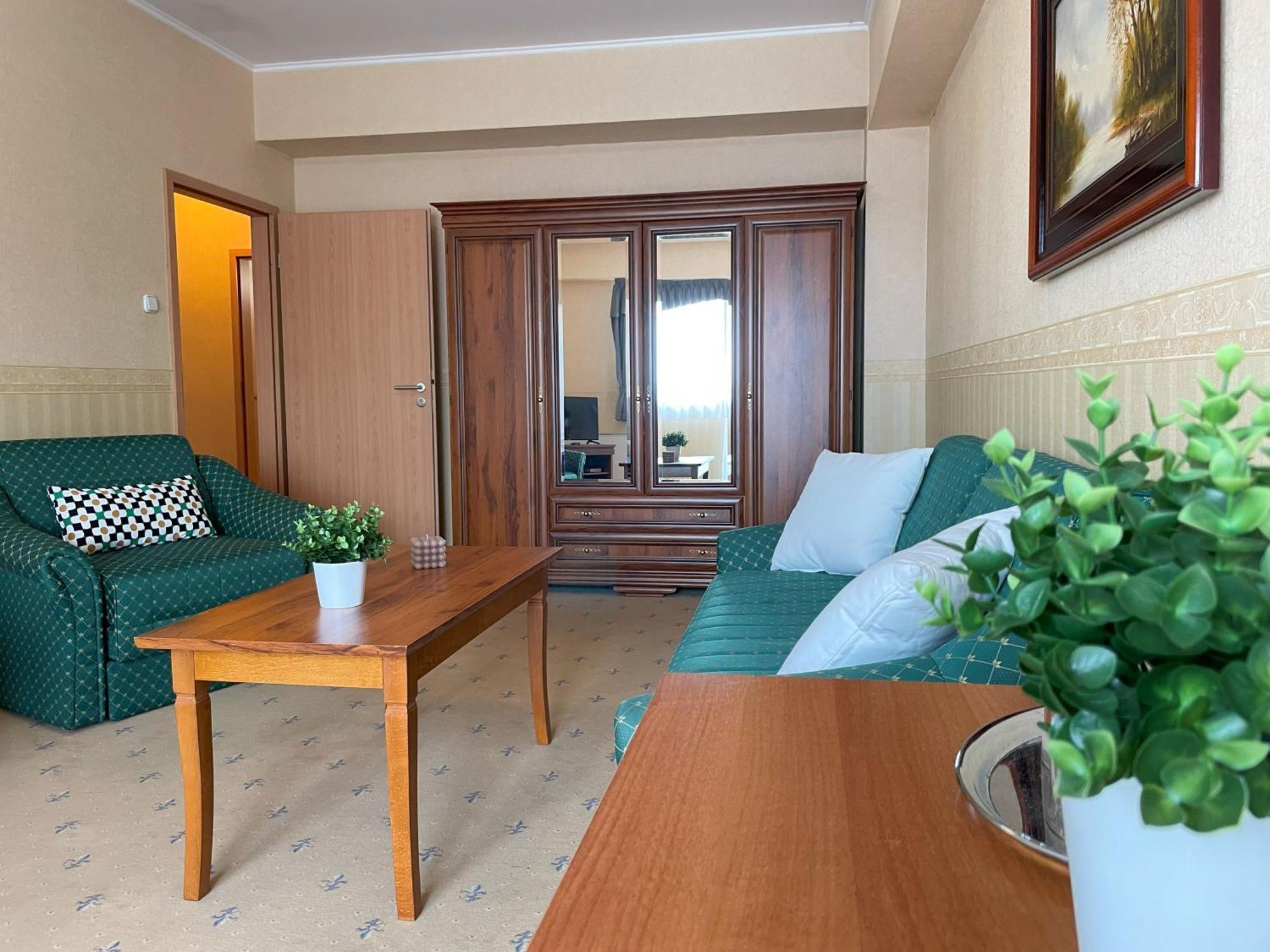 Koenig Hotel ナジカニジャ エクステリア 写真