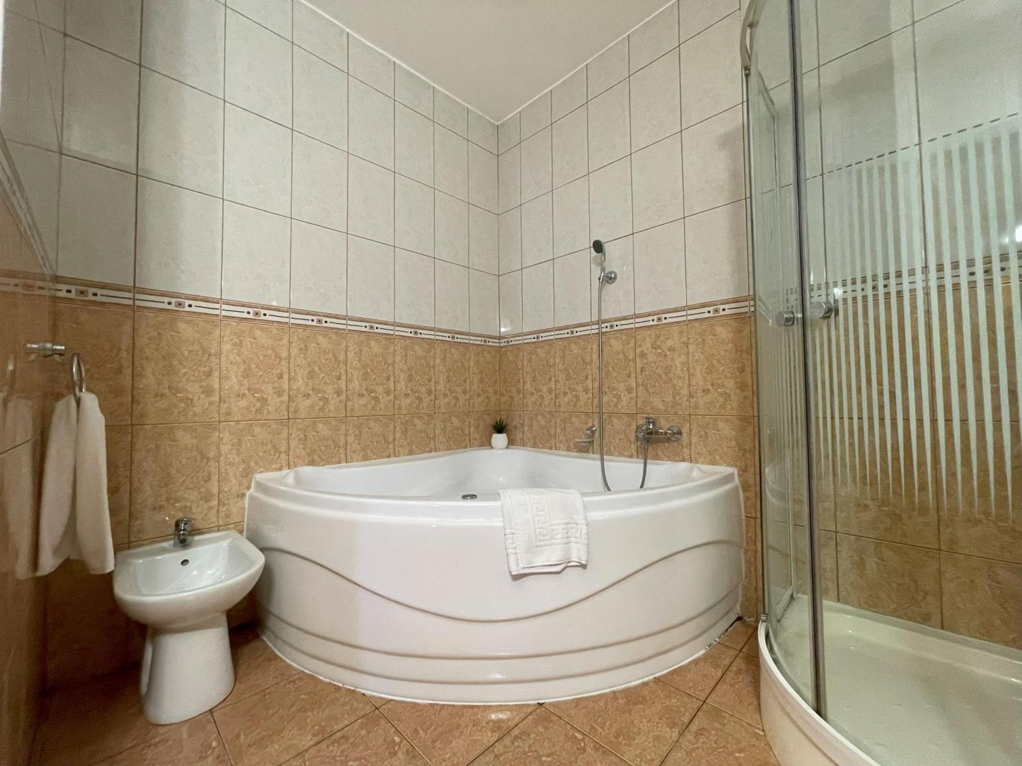 Koenig Hotel ナジカニジャ エクステリア 写真