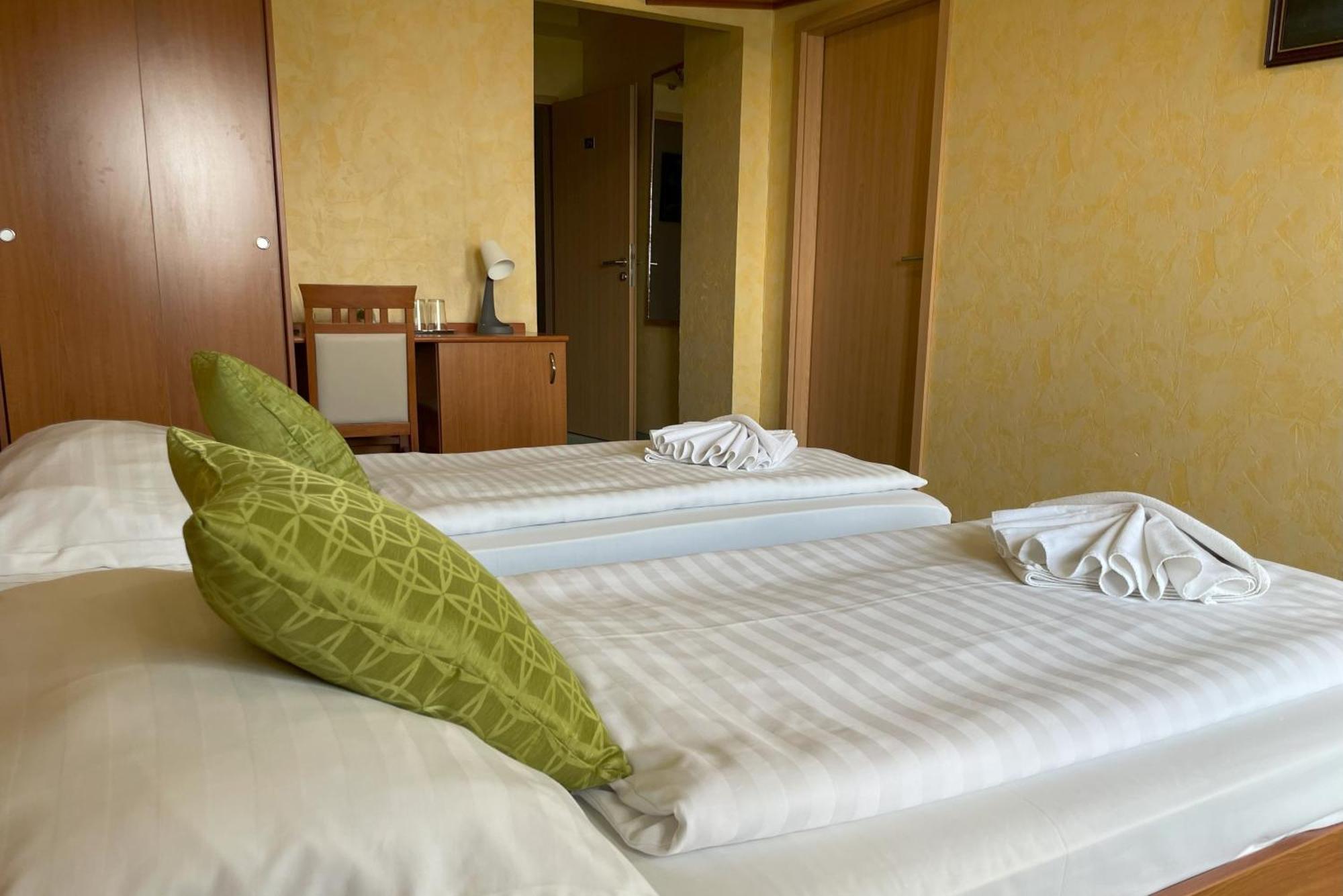 Koenig Hotel ナジカニジャ エクステリア 写真
