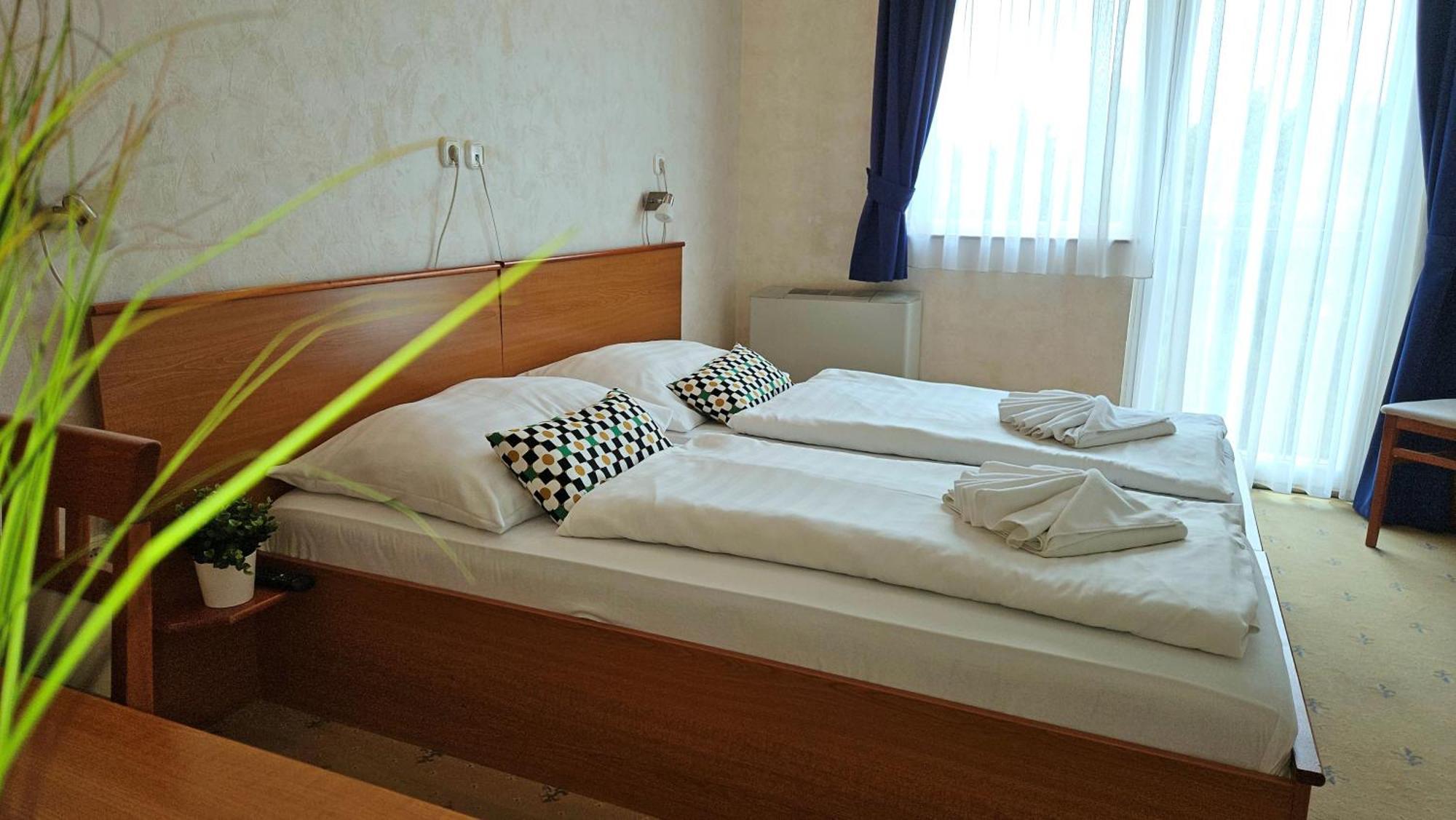 Koenig Hotel ナジカニジャ エクステリア 写真